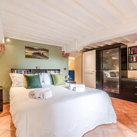 Charming Mezzanino Апартаменты