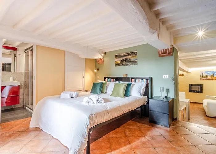 Charming Mezzanino شقة سيينا